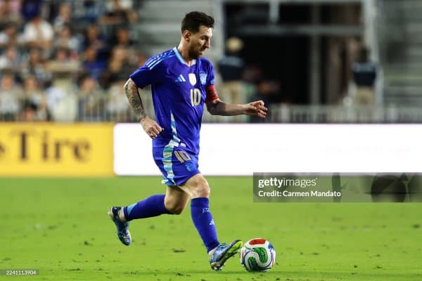 Messi yoshlar o‘rtasida "Messi Kubogi" turniri tashkil qildi