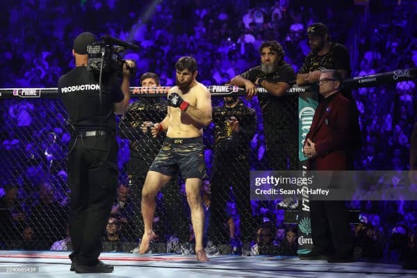 Магомед Анкалаев Алекс Перрейрага қарши жангдан олдин жароҳат олганмиди?