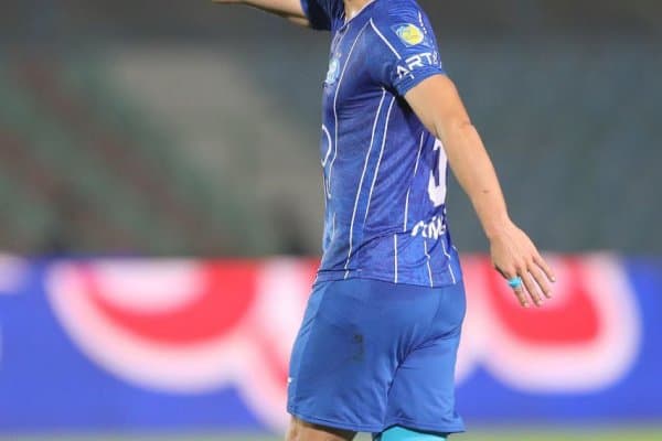 "Ашурматовнинг майдонга қайтгани "Истиқлол" мухлисларининг қалбига тинчлик ва ишончни қайтарди" - Эронда легионеримиз ҳақида яхши гаплар бўляпти