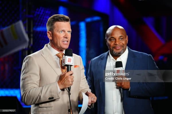 Даниэль Кормье UFC нинг баҳолаш тизимини танқид қилди