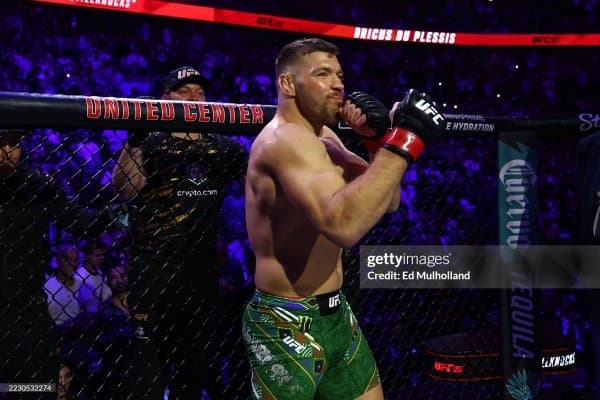 Дрикус дю Плесси: “Хамзат Чимаевнинг Алекс Перрейра устидан ғалаба қозониш имконияти йўқ”