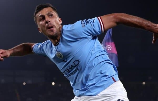 Футбол афсонаси ҳозирги кунда энг зўр беш ярим ҳимоячини аниқлаб берди