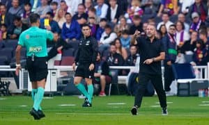 Деку: "Ҳакамлар "Барселона"га нисбатан жуда қаттиқ муносабатда бўлишяпти"