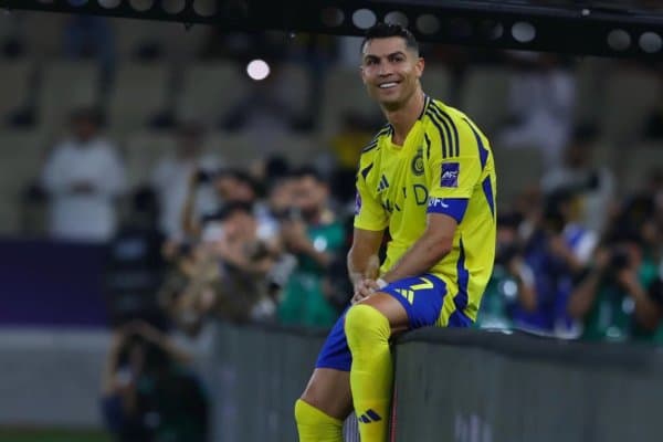 Кел, бирга ўйнаймиз! Роналду “Барса”дан суперюлдузни чақирди