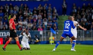 Винисиусга қўполлик ишлатиб қизил карточка олган Ньом нечта ўйинга дисквалификация қилинди?