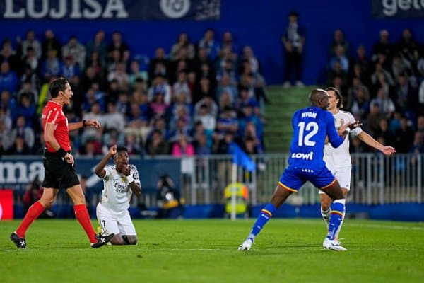 Винисиусга қўполлик ишлатиб қизил карточка олган Ньом нечта ўйинга дисквалификация қилинди?