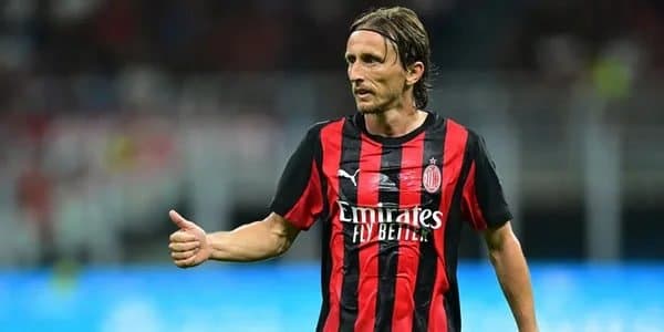 Модрич “Манчестер Сити”даги дўстини ўз жамоасига чақиряпти