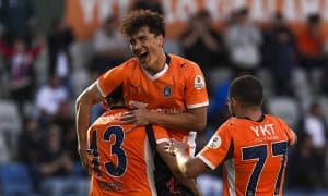 Туркия Суперлигаси. Шомудоров дубль қилган учрашувда "Истанбул Башакшеҳир" йирик ҳисобда зафар қучди 