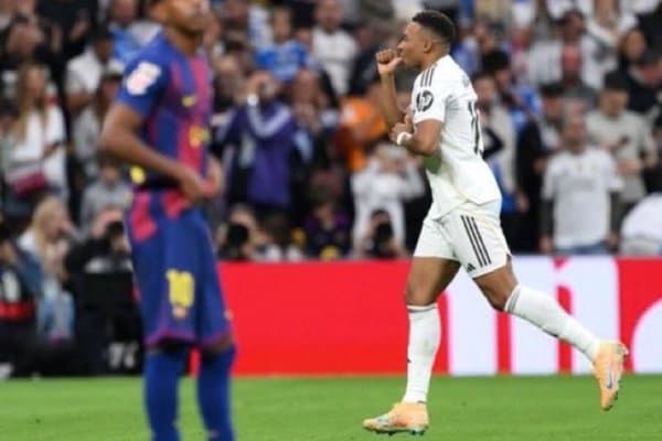 Ла Лига. "Оловли" "эл-класико"да "Реал" "Барселона"ни таслим этди