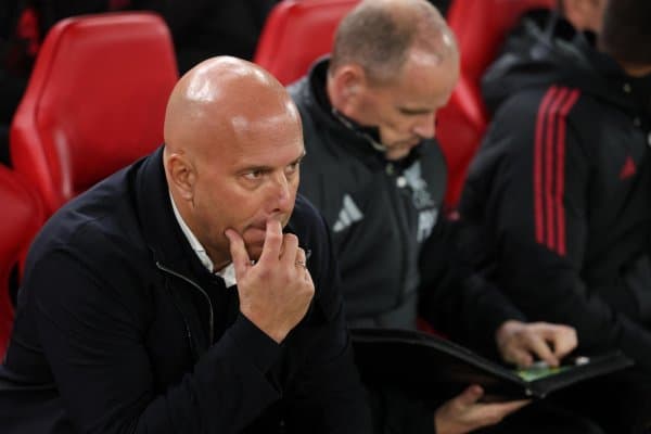 "Ливерпуль" олтита мағлубиятдан сўнг Слот бўйича қарор қабул қилди