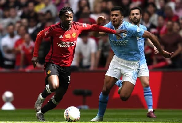 "Наполи" де Брюйненинг ўрнини манчестерлик футболчи билан тўлдирмоқчи