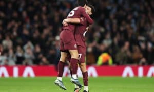 Гвардиола икки ҳимоячини алоҳида эътироф этди