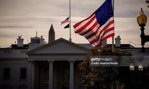 Оқ Уйдаги UFC турнирини кузатиш учун турли мамлакатлардан юқори мартабали амалдорлар ташриф буюради