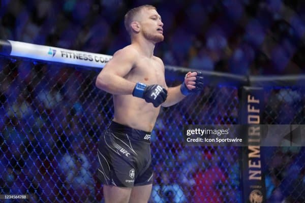 UFC собиқ жангчиси 6 ойга қамалди