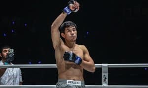 Авазбек Холмирзаев ажойиб тарзда ғалаба қозонди