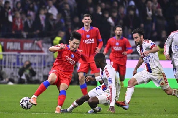 "Лион" мураббийи: "ПСЖ майдонда 16 киши бўлиб ўйнади"