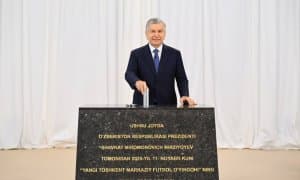 Президент Шавкат Мирзиёев Янги Тошкентда 55 минг ўринли футбол стадиони лойиҳаси билан танишди