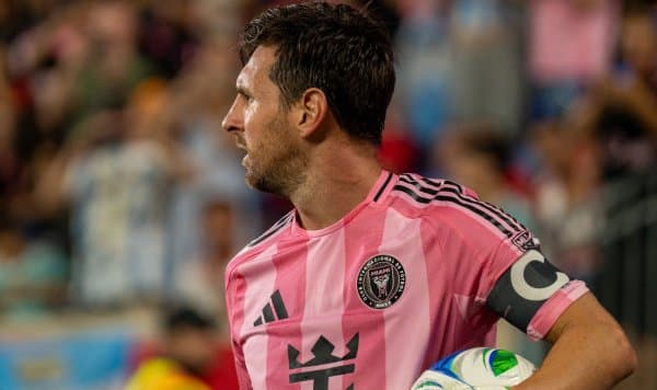 Месси “Барса”да ўйнайдими? Лапортанинг гапи фанатларни жумбушга келтирди