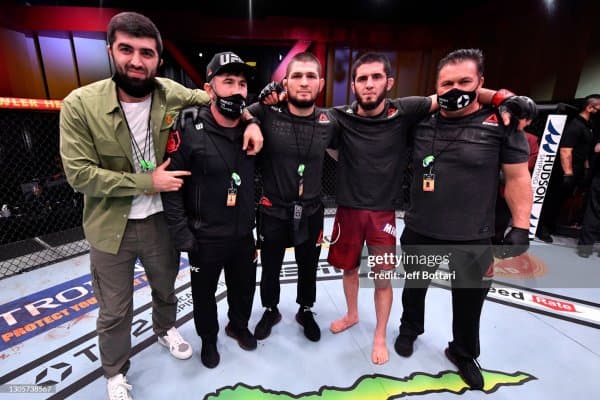 Ислом Махачев: "Хабиб Конорни психологик жиҳатдан синдириб ташлаган"