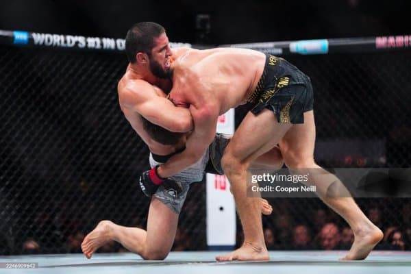 Ислом Махачев - ярим ўрта вазнда UFC чемпионига айланди!