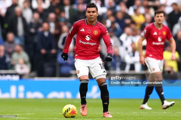 "Манчестер Юнайтед" Каземирога ўринбосар топди