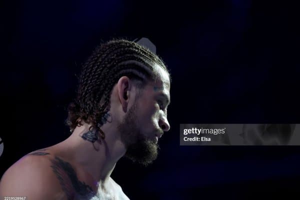 Ислом Махачевни ким енга олади?