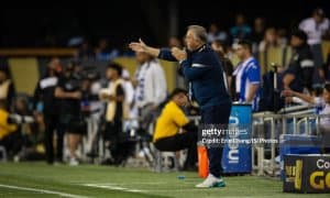 Еттита терма жамоада ишлаб, деярли ер шарининг ярмида мураббийлик қилган одам ким? У Кюрасао билан мундиал йўлланмасини қўлга киритди!