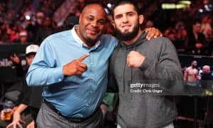 Ислом Махачев учун ярим ўрта вазндаги энг кучли рақиб ким?