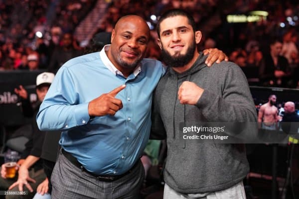 Ислом Махачев учун ярим ўрта вазндаги энг кучли рақиб ким?