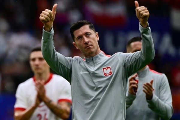 Левандовскини машҳур клубга ўтишга кўндиришяпти