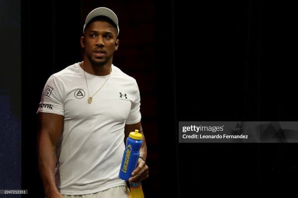 Энтони Жошуа: "Жейк Полни нокаут қилишга уринмайман"