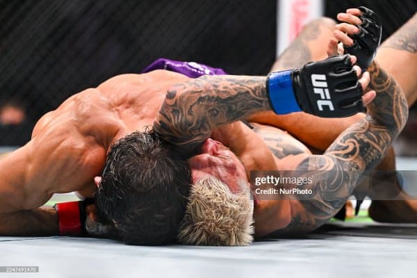 Арман Царукян қандай қилиб Дэн Хукерни енгди?