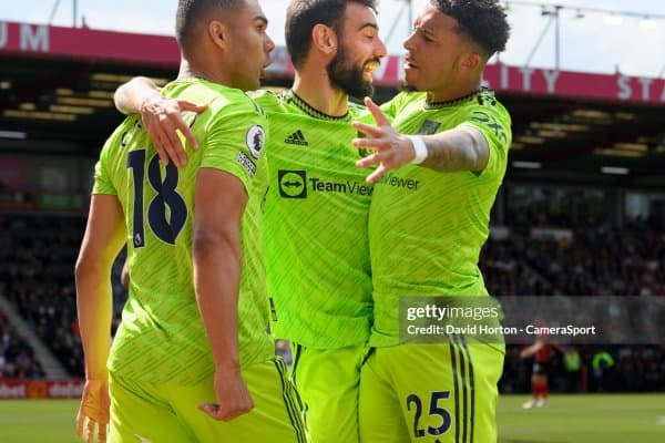 МЮ икки футболчисига чиқиш эшигини кўрсатди