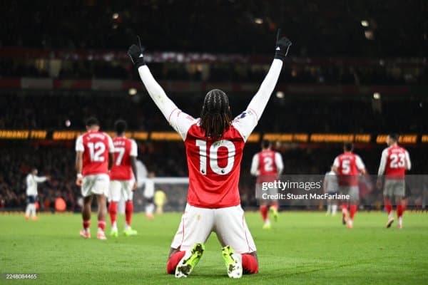 Эзе АПЛда юбилей хет-трик муаллифи бўлди