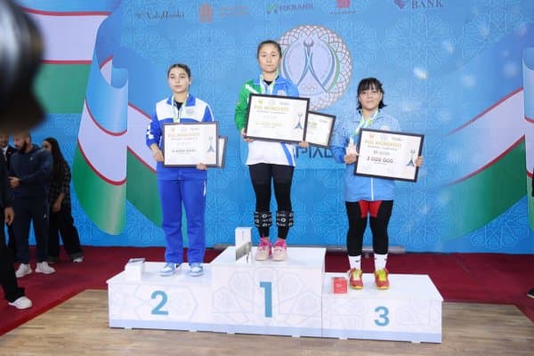 "Президент Олимпиадаси". Оғир атлетика бўйича қизлар ўртасида ўтказилган баҳслар ниҳоясига етди