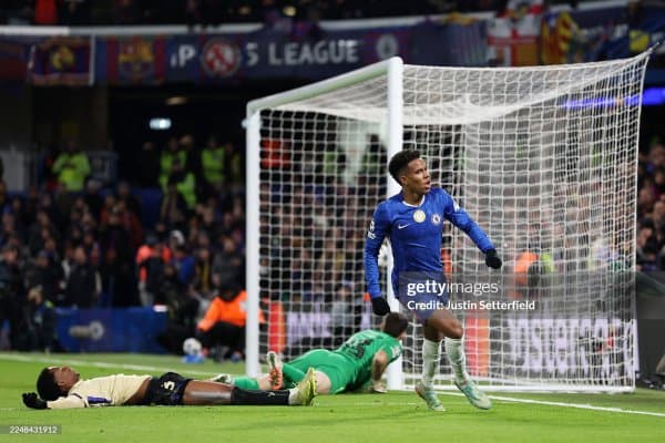 Чемпионлар лигасида бутун Европани ҳайратда қолдирган бу вундеркинд ким? У "Барселона" ҳимоясини парчалаб ташлади ва Неймарнинг меросхўри ҳисобланади