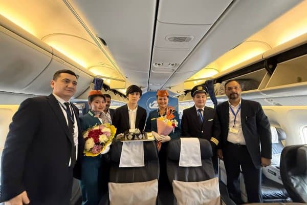 Чемпион Синдаровни “Ўзбекистон хаво йўллари” табриклади!