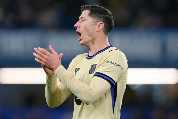 Левандовски суперклубга рад жавобини берди