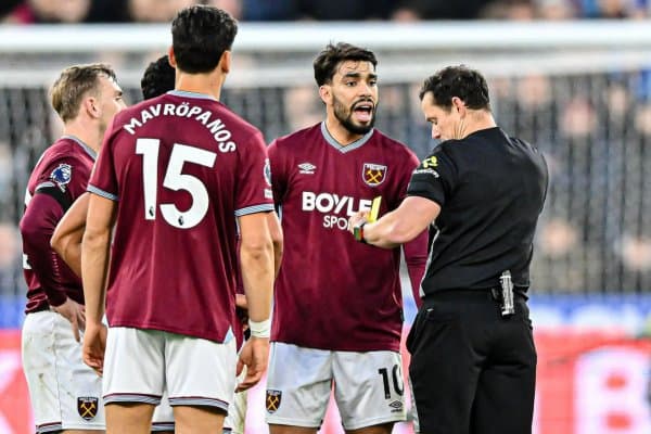 Бош мураббий бир дақиқада иккита сариқ карточка олган футболчини “разбор”га чақирди