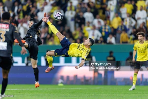 Саудия Арабистони чемпионати тўпурарлари жадвалида ким етакчи?