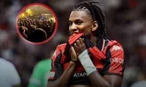 Фанатлар футболчиларни дўппослади