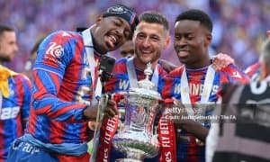 "Кристал Пэлас" футболчисига А Серия клуби даъвогар