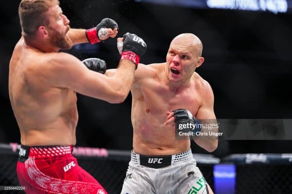 Богдан Гуськов ва Ян Блахович ўртасидаги супер жанг якунланди