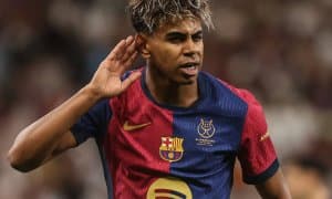 Ямалнинг отасини “Барса”ни ўйинидан ҳайдаб чиқазишди