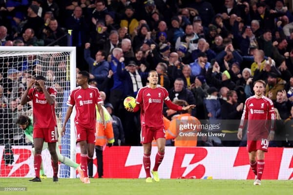 "Манчестер Юнайтед" афсонаси "Ливерпуль" парчаланиб бораётганини огоҳлантирди