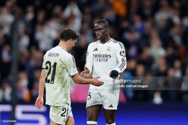 Қишда "Реал"ни икки нафар футболчи тарк этиши мумкин