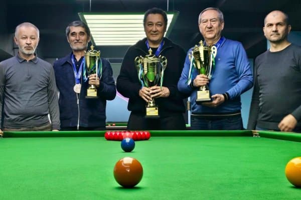 Pervyy chempionat Uzbekistana po snukeru sredi veteranov