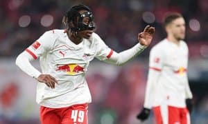 Хет-трик қилган 19 ёшли футболчини 8 гранд талаша бошлади