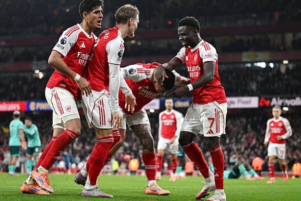 АПЛ. "Арсенал" икки автогол эвазига сўнгги дақиқаларда ғалабани илиб кетди 