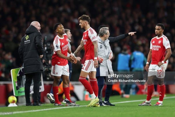 "Арсенал" ҳимоячиси қанча муддат ўз жамоасига ёрдам бера олмайди?